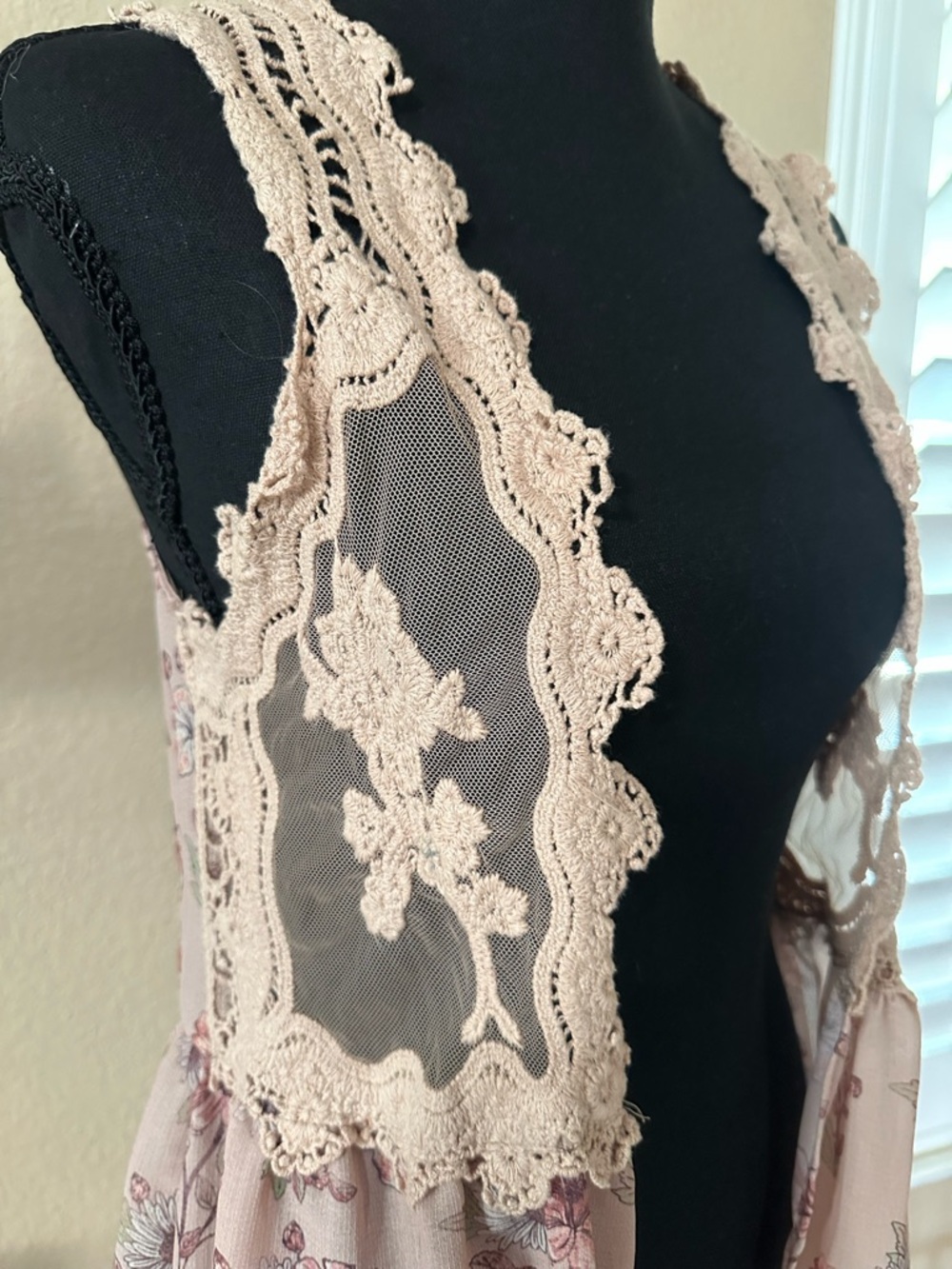 SELF E long floral light weight vest crochet top women’s Small bohemian